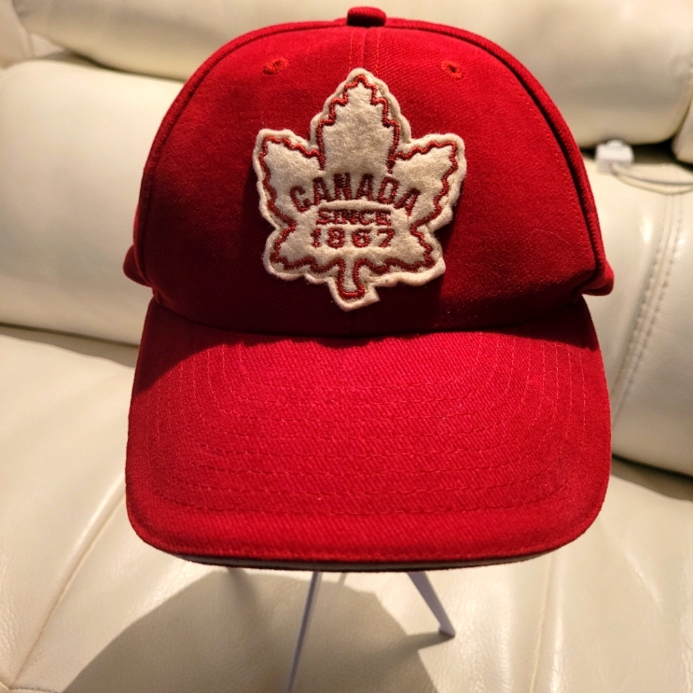 Red Canada Cap